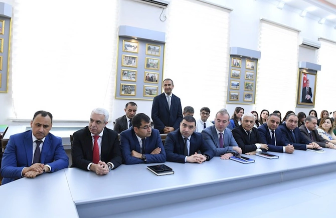 Dövlət qulluqçularının peşə bayramı qeyd olundu — FOTOLAR Dövlət qulluqçularının peşə bayramı qeyd olundu — FOTOLAR