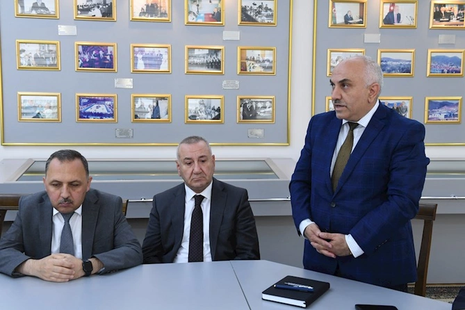 Dövlət qulluqçularının peşə bayramı qeyd olundu — FOTOLAR Dövlət qulluqçularının peşə bayramı qeyd olundu — FOTOLAR