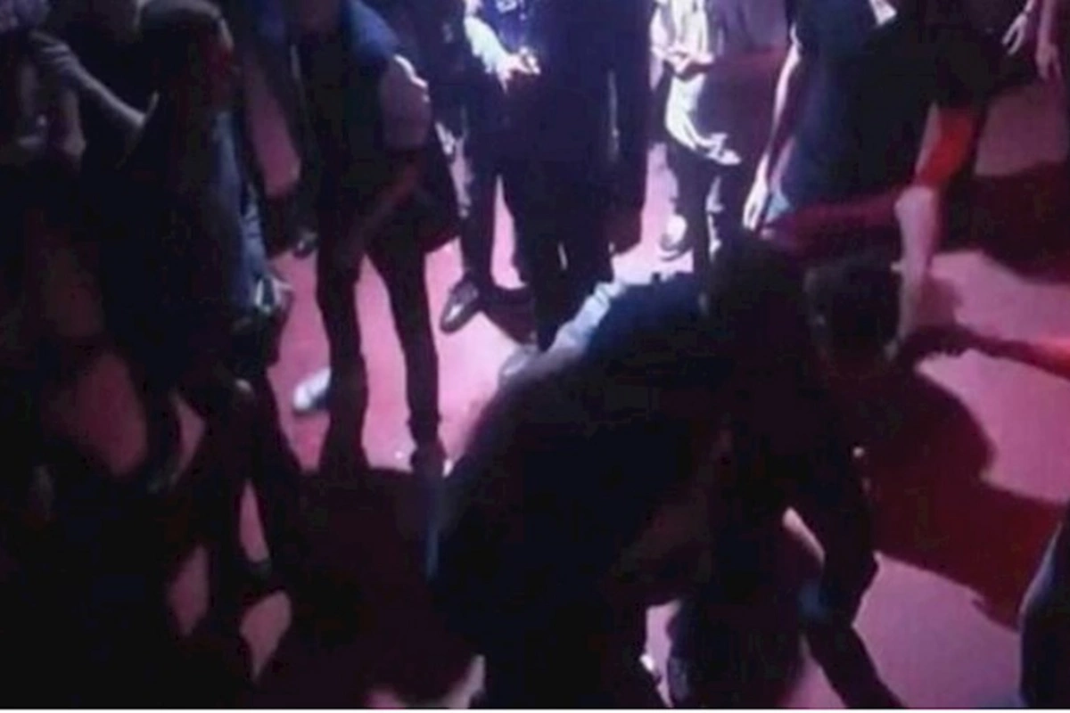 Sənətçilər arasında dava — Stəkanlar havada uçdu (FOTOLAR)