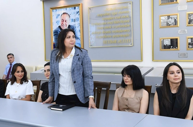 Dövlət qulluqçularının peşə bayramı qeyd olundu — FOTOLAR Dövlət qulluqçularının peşə bayramı qeyd olundu — FOTOLAR