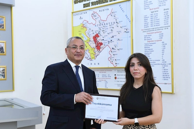 Dövlət qulluqçularının peşə bayramı qeyd olundu — FOTOLAR Dövlət qulluqçularının peşə bayramı qeyd olundu — FOTOLAR