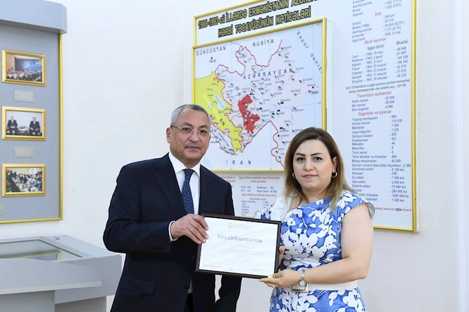 Dövlət qulluqçularının peşə bayramı qeyd olundu — FOTOLAR Dövlət qulluqçularının peşə bayramı qeyd olundu — FOTOLAR