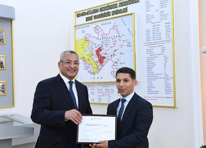 Dövlət qulluqçularının peşə bayramı qeyd olundu — FOTOLAR Dövlət qulluqçularının peşə bayramı qeyd olundu — FOTOLAR