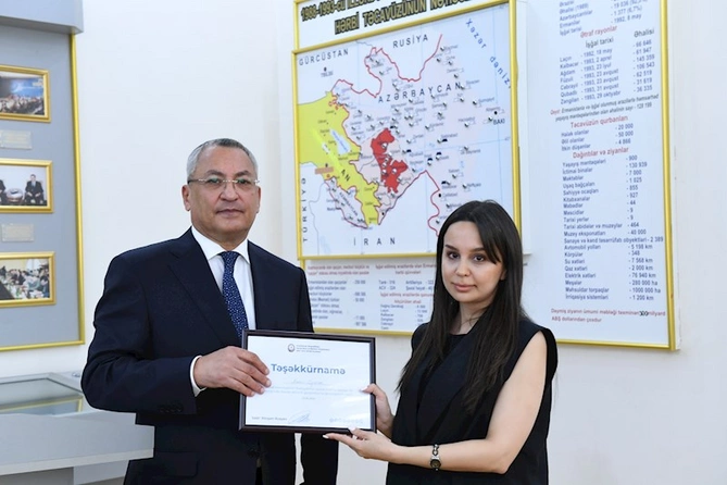 Dövlət qulluqçularının peşə bayramı qeyd olundu — FOTOLAR Dövlət qulluqçularının peşə bayramı qeyd olundu — FOTOLAR