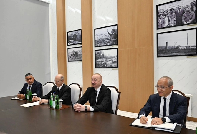 İlham Əliyev Mingəçevirdə İtaliyanın şirkətlər və “Made in Italy” nazirini qəbul edib — FOTOLAR (YENİLƏNİB) İlham Əliyev Mingəçevirdə İtaliyanın şirkətlər və “Made in Italy” nazirini qəbul edib — FOTOLAR (YENİLƏNİB)