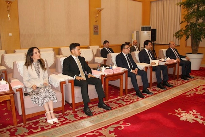 Çinlə radio və televiziya yayımı sahəsində əməkdaşlıq haqqında Memorandum imzalanıb — FOTOLAR Çinlə radio və televiziya yayımı sahəsində əməkdaşlıq haqqında Memorandum imzalanıb — FOTOLAR