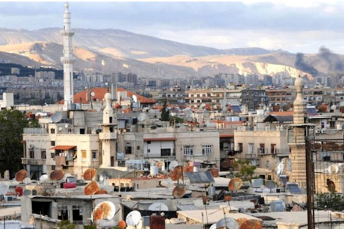 Dəməşqdə güclü partlayış səsləri eşidildi