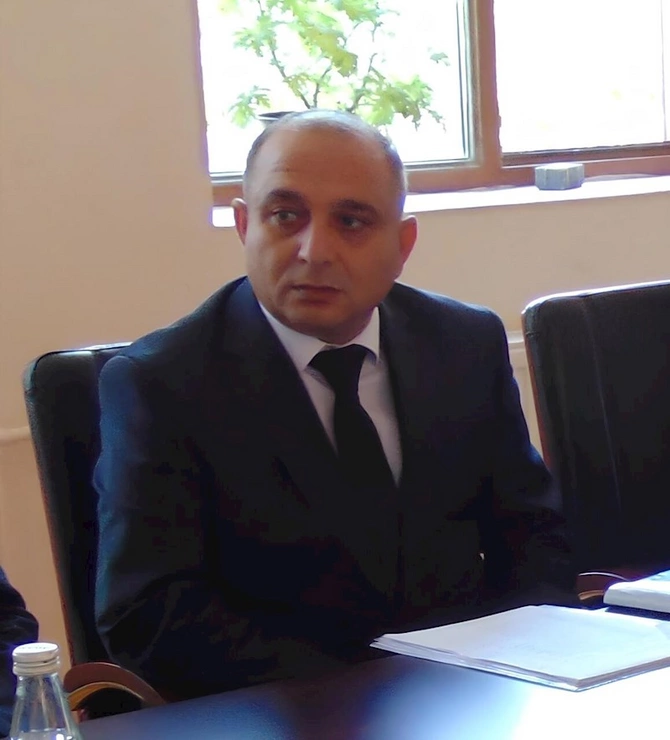 Azərbaycanda məmur işdə öldü — FOTO
