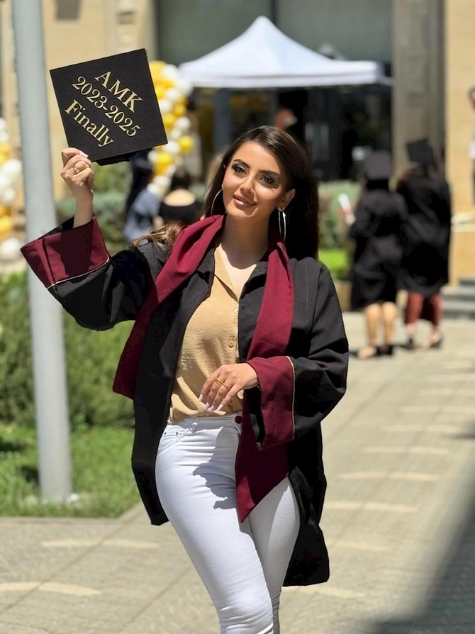 Azərbaycanlı müğənni məzun oldu — FOTO