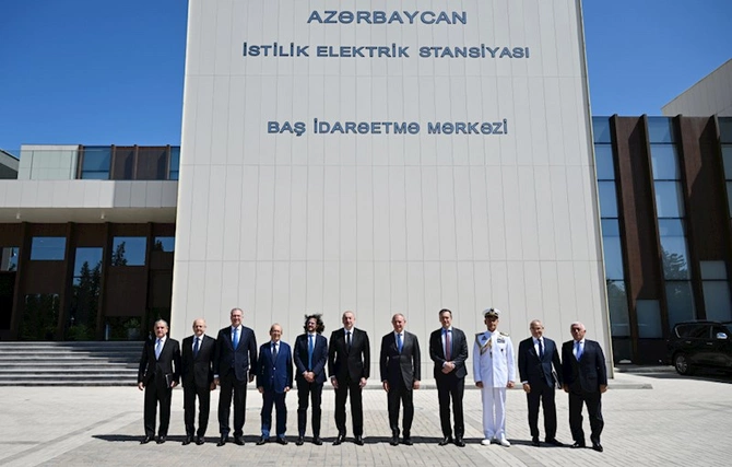 İlham Əliyev Mingəçevirdə İtaliyanın şirkətlər və “Made in Italy” nazirini qəbul edib — FOTOLAR (YENİLƏNİB) İlham Əliyev Mingəçevirdə İtaliyanın şirkətlər və “Made in Italy” nazirini qəbul edib — FOTOLAR (YENİLƏNİB)