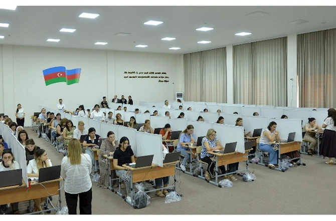 Media qurumlarının rəhbərləri və influenserlər sertifikatlaşdırma imtahanını izləyiblər — FOTOLAR