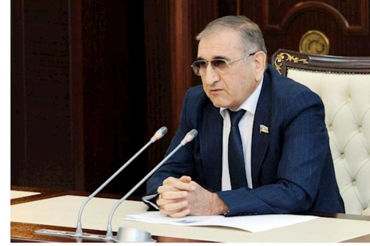 Deputat: “Bəzi müəllimlər şagirdin sualı qarşısında aciz qalırlar”