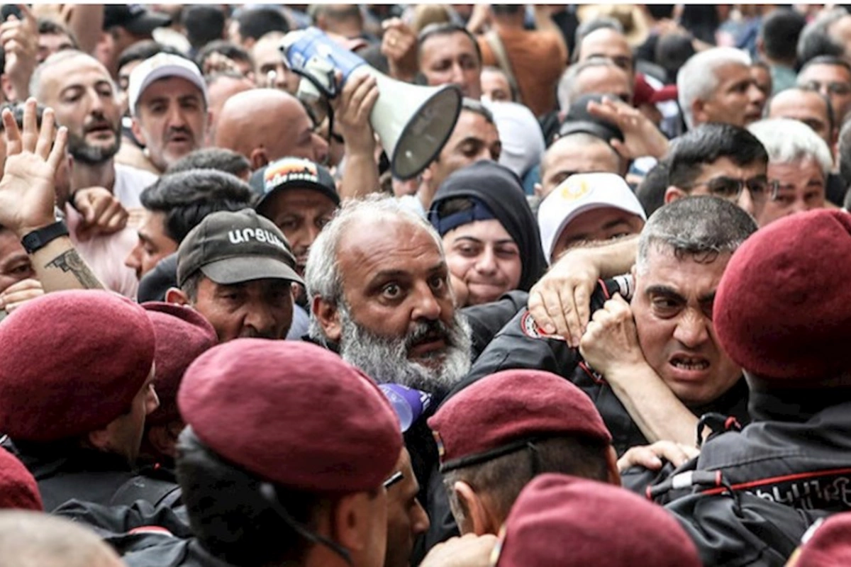 Ermənistanda çevriliş cəhdi ilə bağlı 14 nəfər saxlanıldı