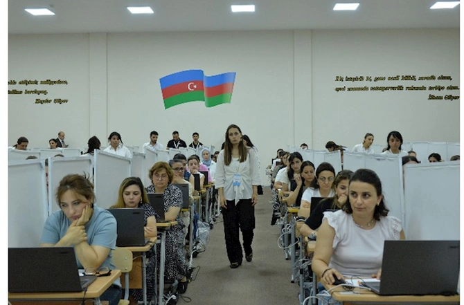 Media qurumlarının rəhbərləri və influenserlər sertifikatlaşdırma imtahanını izləyiblər — FOTOLAR