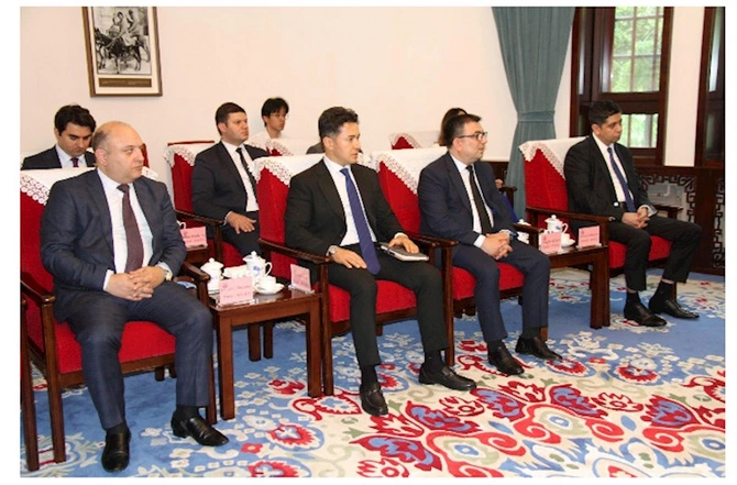 MEDİA nümayəndə heyəti Sinxua xəbər agentliyində — FOTOLAR MEDİA nümayəndə heyəti Sinxua xəbər agentliyində — FOTOLAR