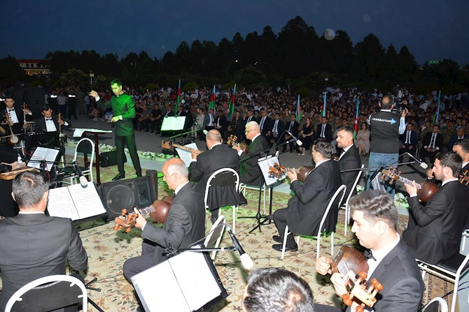 Silahlı Qüvvələr Günü münasibətilə Ağstafada sərgi və konsert təşkil olunub — FOTOLAR