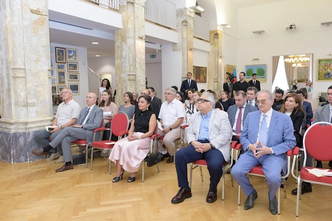 Vyana Mədəniyyət Mərkəzində Avstriyada yaşayan azərbaycanlı incəsənət xadimləri və tələbələrlə görüş keçirilib — FOTOLAR