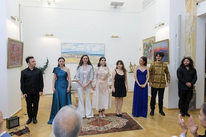 Vyana Mədəniyyət Mərkəzində Avstriyada yaşayan azərbaycanlı incəsənət xadimləri və tələbələrlə görüş keçirilib — FOTOLAR