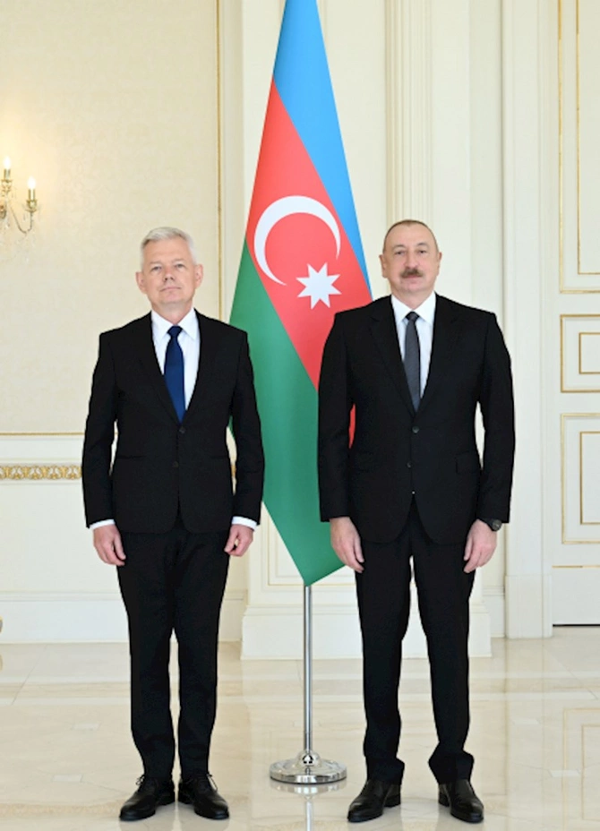 Prezident yeni səfirin etimadnaməsini qəbul etdi — FOTOLAR Prezident yeni səfirin etimadnaməsini qəbul etdi — FOTOLAR