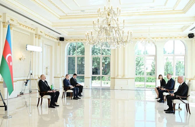 Prezident yeni səfirin etimadnaməsini qəbul etdi — FOTOLAR Prezident yeni səfirin etimadnaməsini qəbul etdi — FOTOLAR