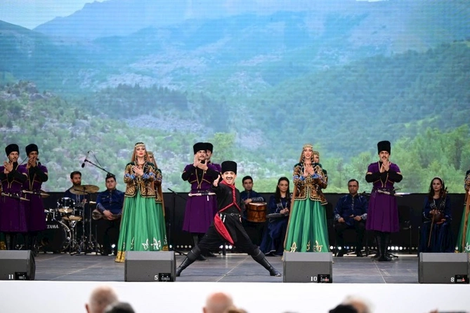 “MDB-nin mədəniyyət paytaxtı ili çərçivəsində Laçında qala konsert olub — FOTOLAR “MDB-nin mədəniyyət paytaxtı ili çərçivəsində Laçında qala konsert olub — FOTOLAR