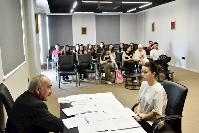 Gənclərə fotoqrafiya üzrə təlim kursu keçirilir — FOTOLAR