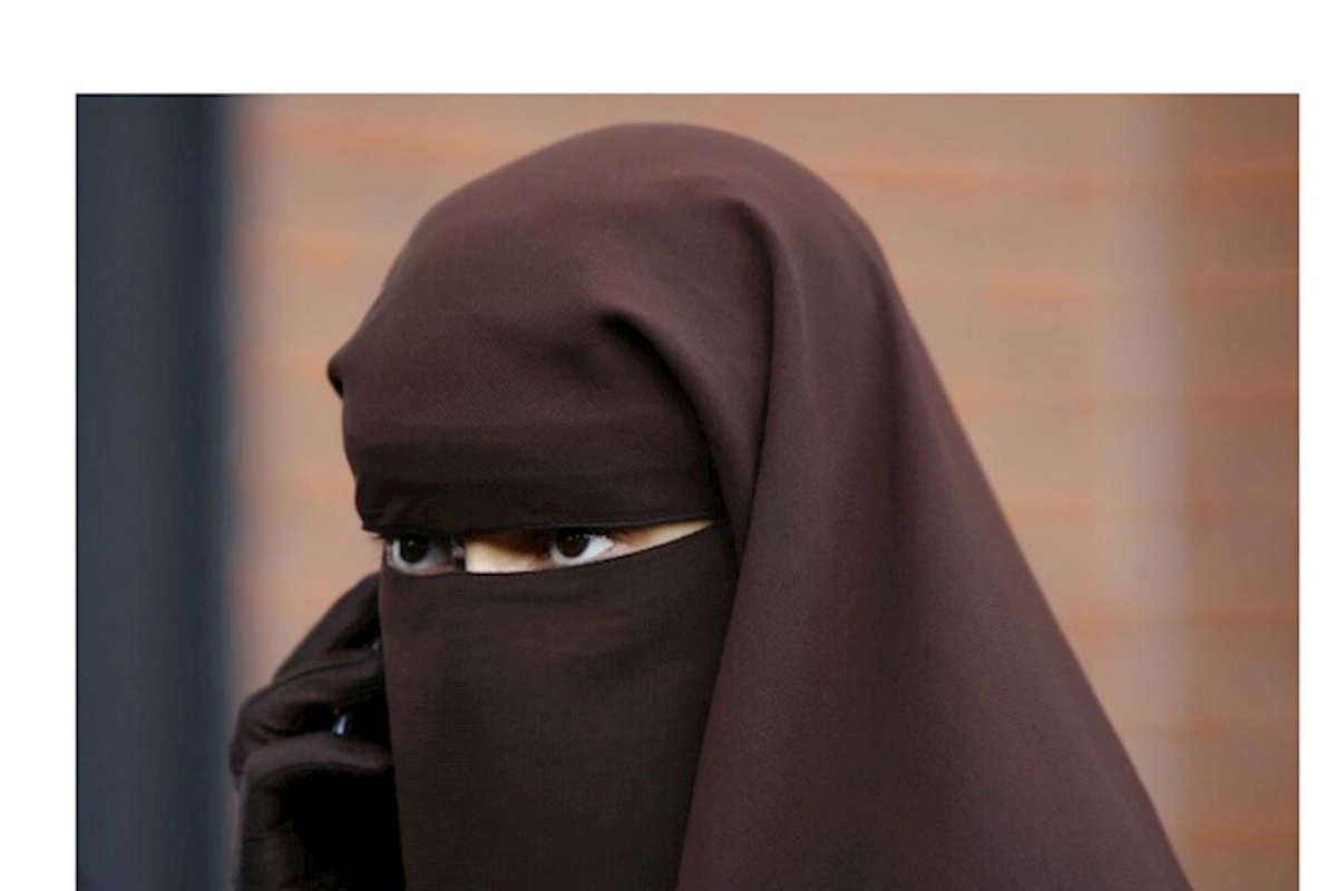 Qazaxıstan ictimai yerlərdə niqab taxmağı qadağan edib