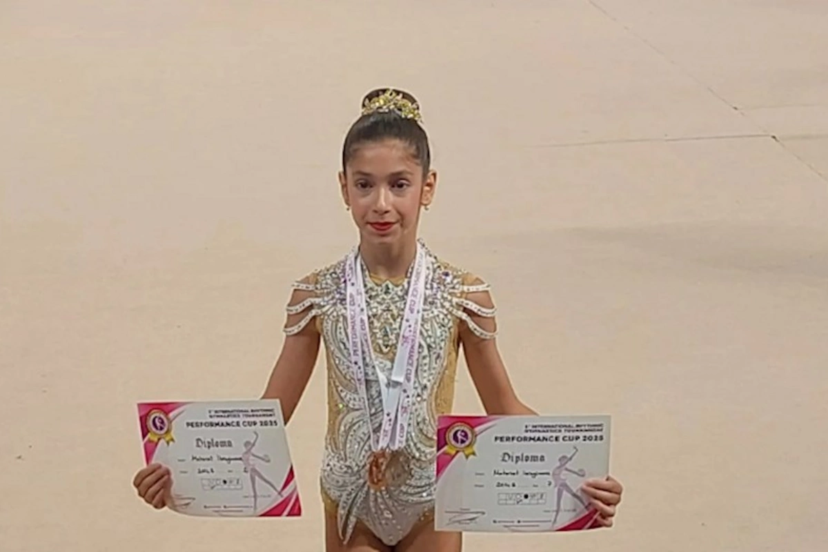 10 yaşlı gimnastın vətənpərvərlik nümayişi — FOTOLAR