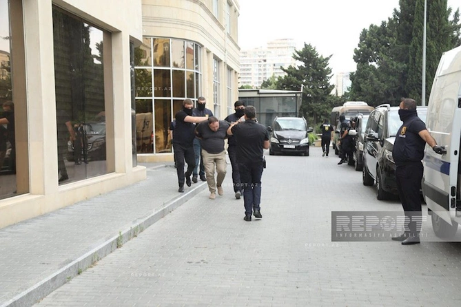 Sputnik Azərbaycanda saxlanılan iki nəfər binadan çıxarılıb — FOTOLAR