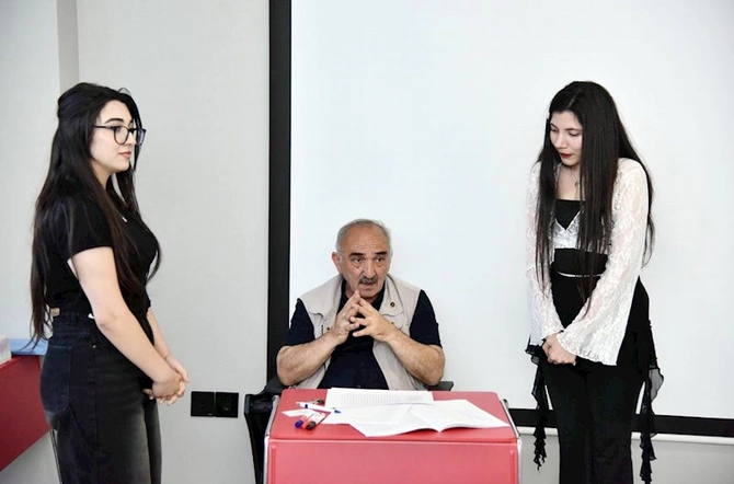 Gənclərə fotoqrafiya üzrə təlim kursu keçirilir — FOTOLAR