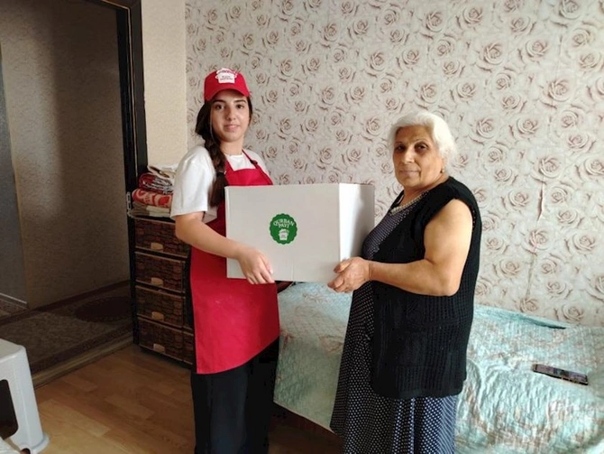 Leyla Əliyevanın təşəbbüsü ilə ailələrə qurban payları çatdırılır — FOTOLAR
