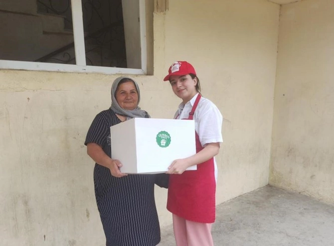 Leyla Əliyevanın təşəbbüsü ilə ailələrə qurban payları çatdırılır — FOTOLAR