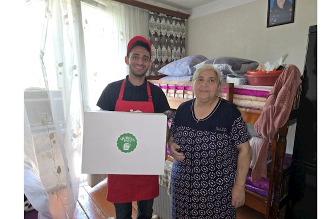 Leyla Əliyevanın təşəbbüsü ilə növbəti qurban payları ailələrə təqdim olunub — FOTOLAR