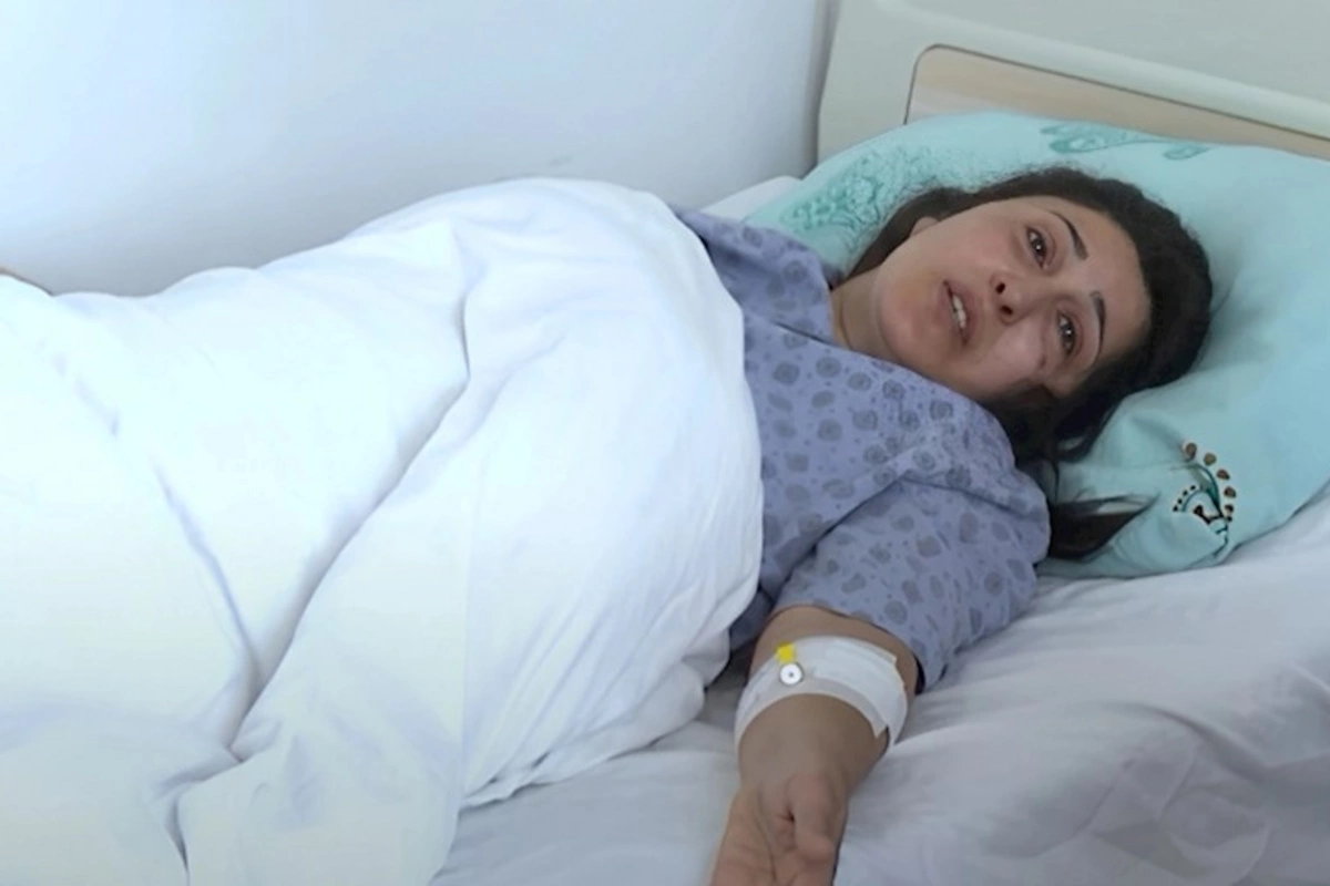 Bakıda aktrisanı skuter VURUB: Beyni silkələnib — VİDEO