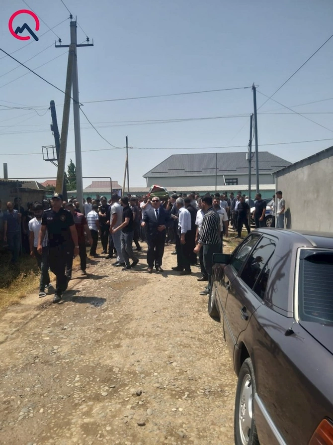 DSX-nın hərbçisi dəfn olundu — FOTOLAR DSX-nın hərbçisi dəfn olundu — FOTOLAR