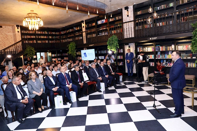 “Dirilik” məcmuəsinin transliterasiya edilmiş toplusunun təqdimat mərasimi keçirilib — FOTOLAR “Dirilik” məcmuəsinin transliterasiya edilmiş toplusunun təqdimat mərasimi keçirilib — FOTOLAR