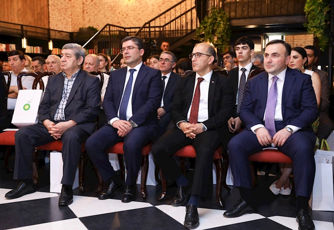 “Dirilik” məcmuəsinin transliterasiya edilmiş toplusunun təqdimat mərasimi keçirilib — FOTOLAR “Dirilik” məcmuəsinin transliterasiya edilmiş toplusunun təqdimat mərasimi keçirilib — FOTOLAR