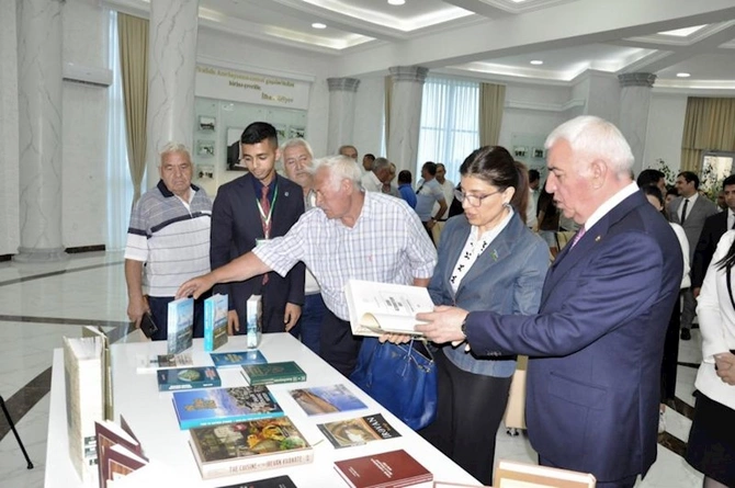 Günay Əfəndiyeva: “Biz öz mədəni irsimizə sahib çıxmalıyıq” Günay Əfəndiyeva: “Biz öz mədəni irsimizə sahib çıxmalıyıq”