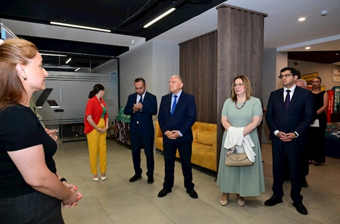 Yaradıcı sahələr üzrə təhsil və sənaye əməkdaşlığı müzakirə olunub — FOTOLAR