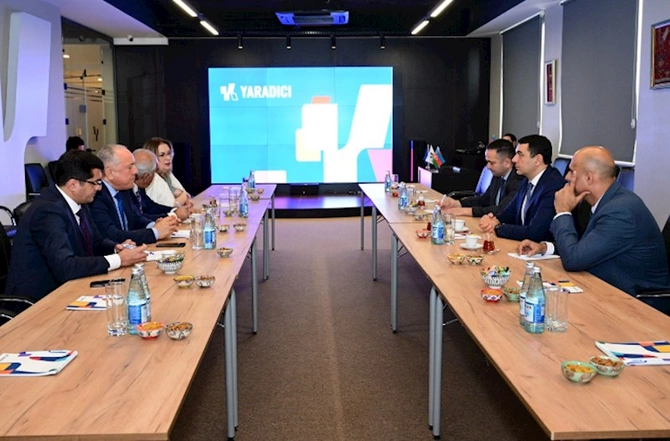 Yaradıcı sahələr üzrə təhsil və sənaye əməkdaşlığı müzakirə olunub — FOTOLAR