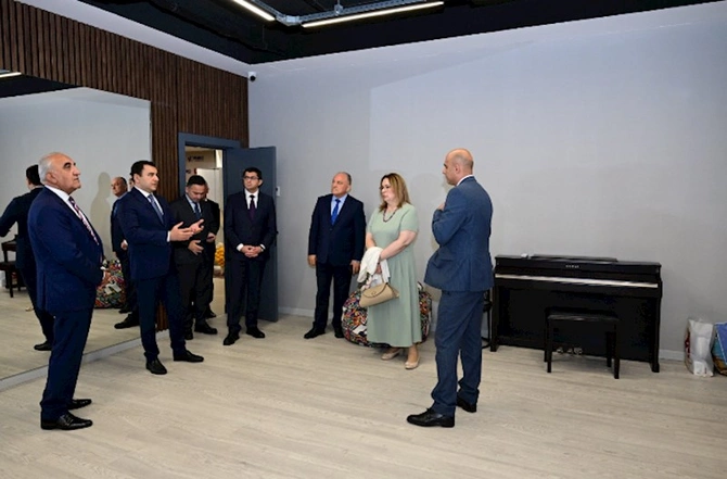 Yaradıcı sahələr üzrə təhsil və sənaye əməkdaşlığı müzakirə olunub — FOTOLAR
