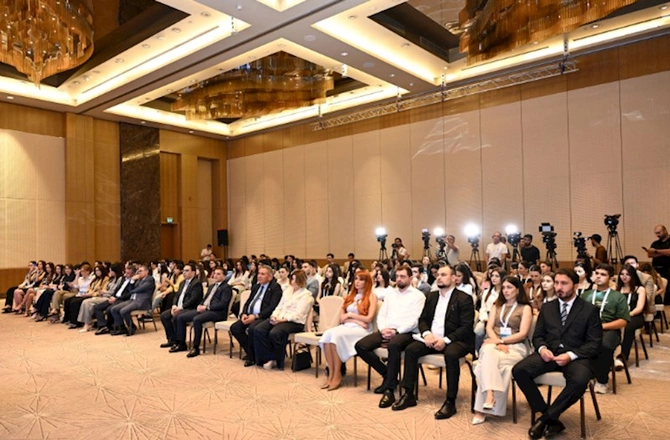 “Gələcəyin mediası: “Əkinçi”nin izi ilə” mövzusunda media forum keçirilir — FOTOLAR “Gələcəyin mediası: “Əkinçi”nin izi ilə” mövzusunda media forum keçirilir — FOTOLAR
