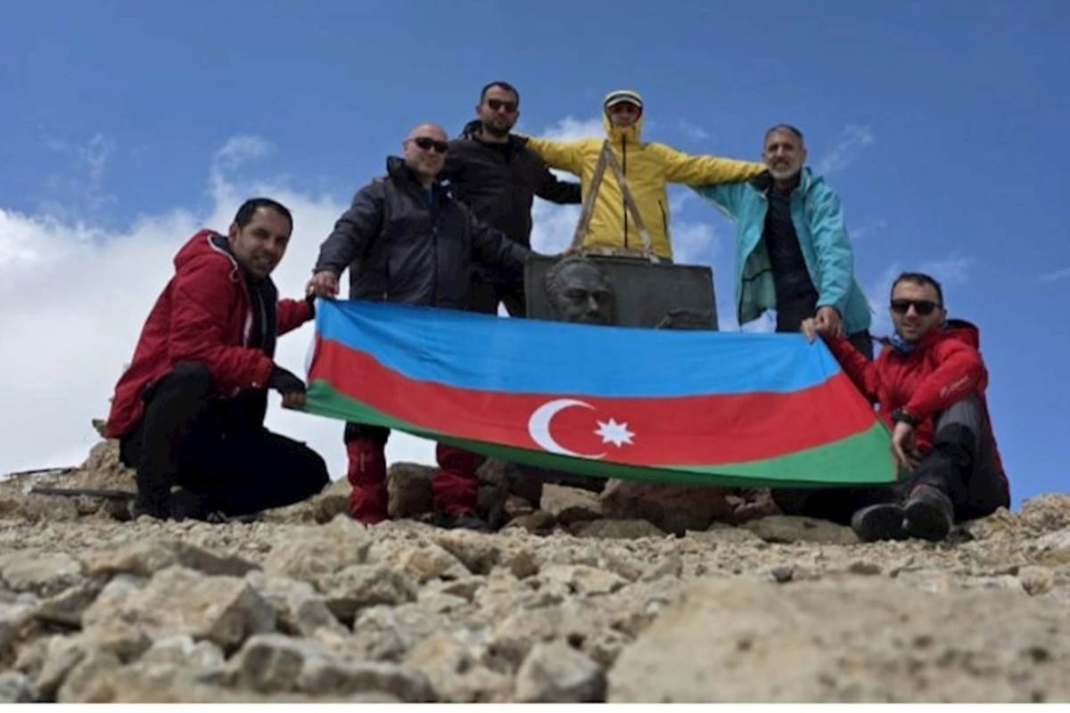 Heydər Əliyev Zirvəsinə yürüş təşkil edildi — FOTO