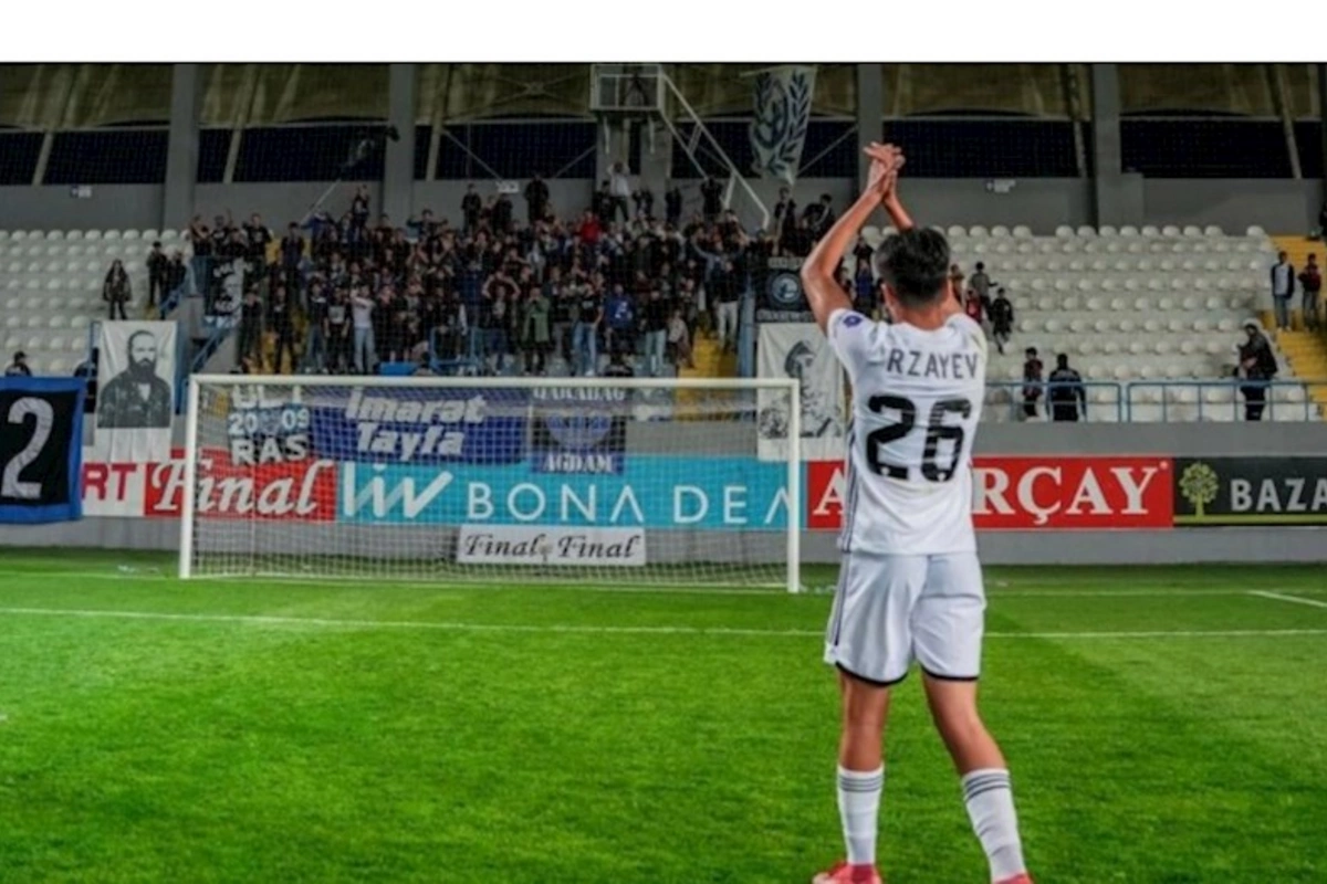 Qarabağ iki futbolçusunu icarəyə göndərdi