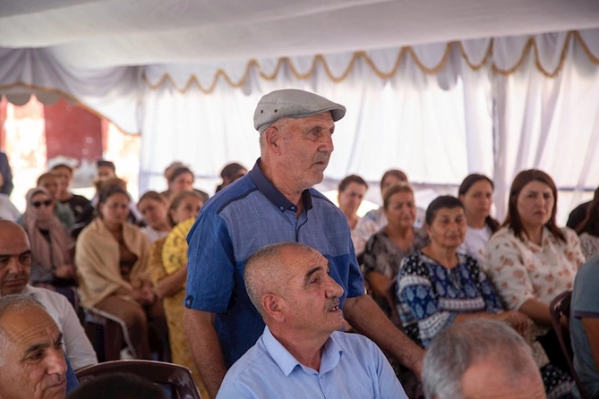 Rüstəm Xəlilov vətəndaşların problemlərini dinləyib — FOTOLAR