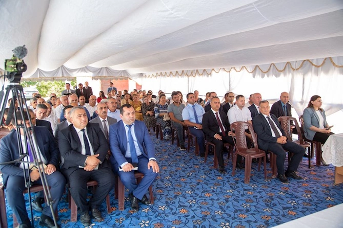 Rüstəm Xəlilov vətəndaşların problemlərini dinləyib — FOTOLAR