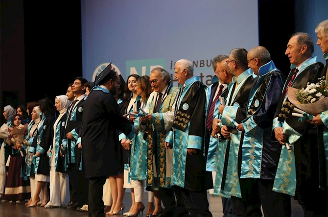 Hirslə deyil, əzmlə: Gənc məzunlara yol göstərən düşüncələr... — Professor Nazifə Güngör yazır