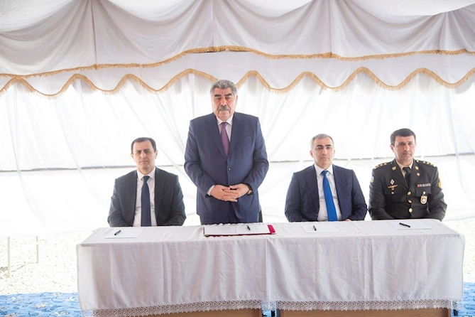 Rüstəm Xəlilov vətəndaşların problemlərini dinləyib — FOTOLAR