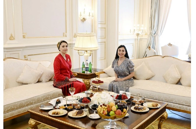 Leyla Əliyeva Türkmənistan Xalq Məsləhəti sədrinin qızı ilə görüşdü — FOTOLAR
