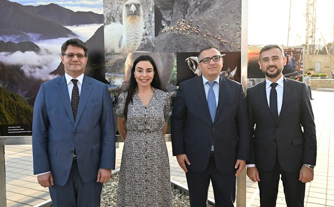 Leyla Əliyeva “Milli Parklar — Azərbaycanın 12 Möcüzəsi” fotosərgisinin açılışında (FOTOLAR) Leyla Əliyeva “Milli Parklar — Azərbaycanın 12 Möcüzəsi” fotosərgisinin açılışında (FOTOLAR)